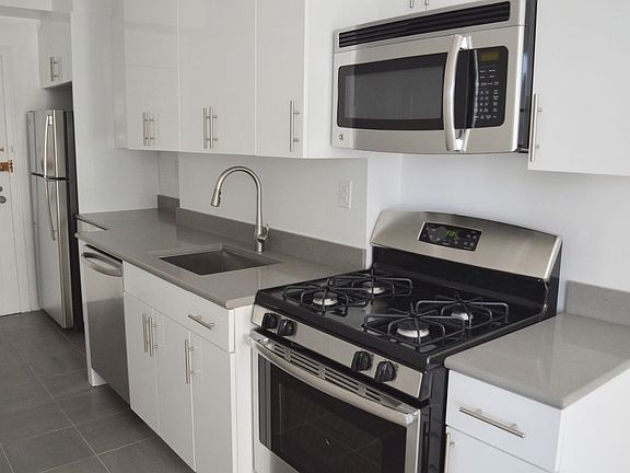 4th image of 323 2nd Ave #10C
