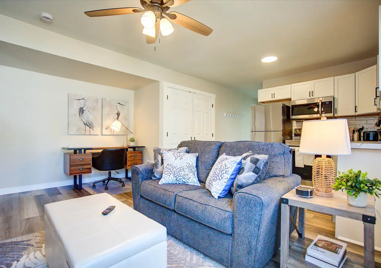 Free parking with In unit washer and dryer, AC - Pets Ok — Photo 3