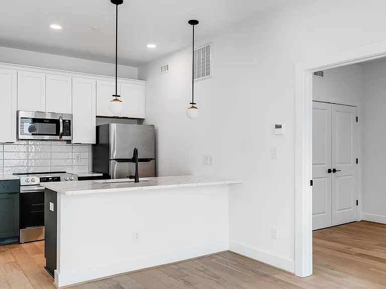 3308 E Marshall St — Photo 18