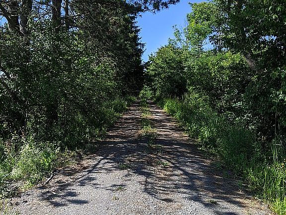 Entrance to driveway.