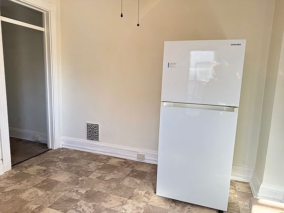 4th image of 319 N Charlotte St #2