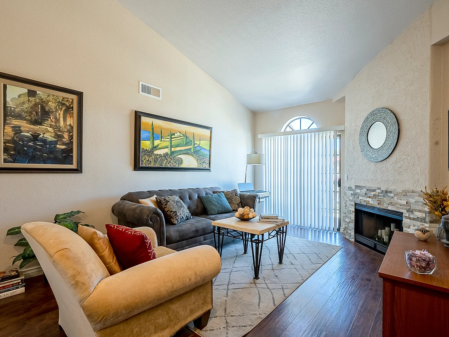 2 bed, 1120 sqft, $2,400 — Photo 2