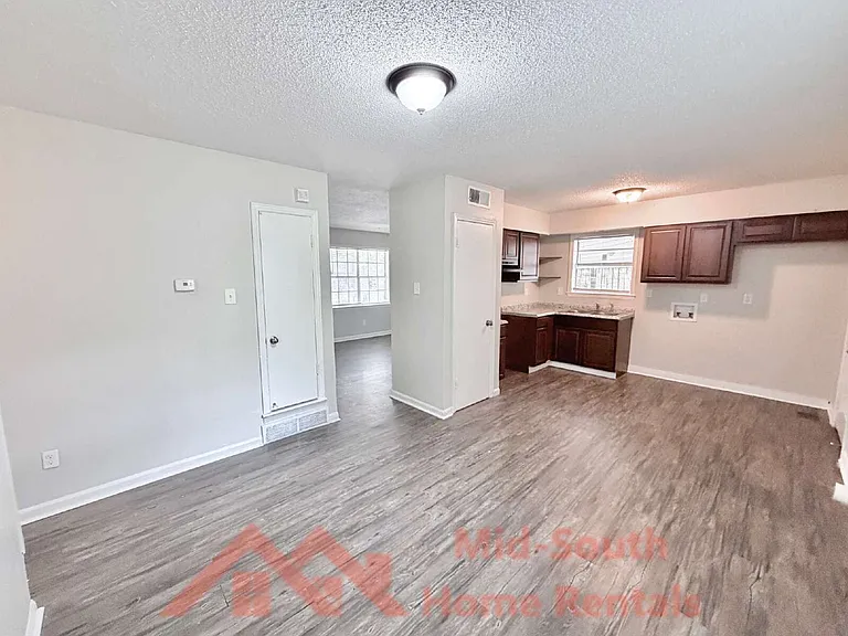 3231 Harvester Ln E — Photo 8