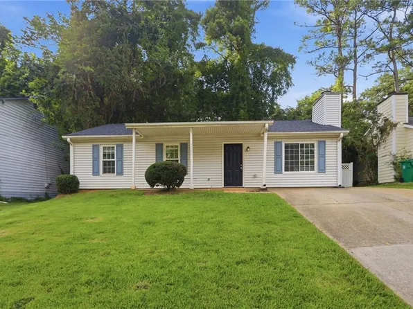 5202 Scarbrough Ln, Stone Mountain, GA 30088
