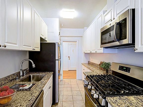 5th image of 360 E 55th St APT 5C