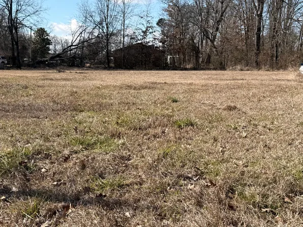 Kennedy Dr, West Point, MS 39773