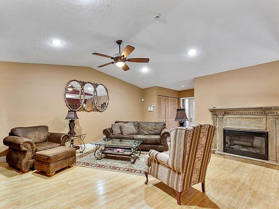 4th image of 4289 Acacia Circle