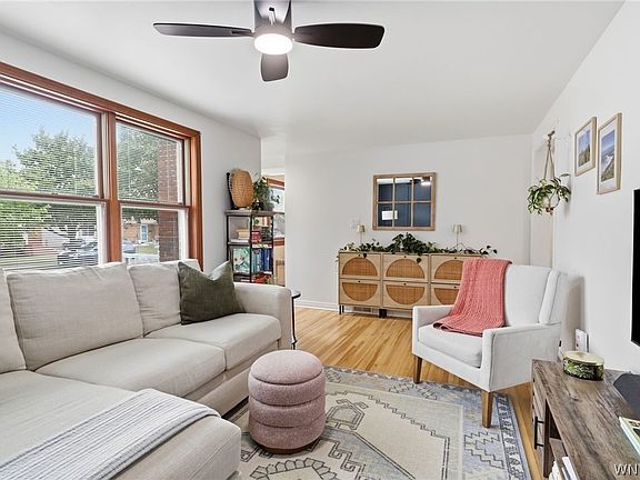 5th image of 25 Louvaine Dr