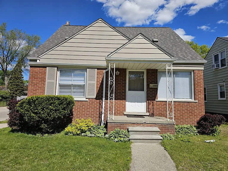 2901 Hubbard St — Photo 2