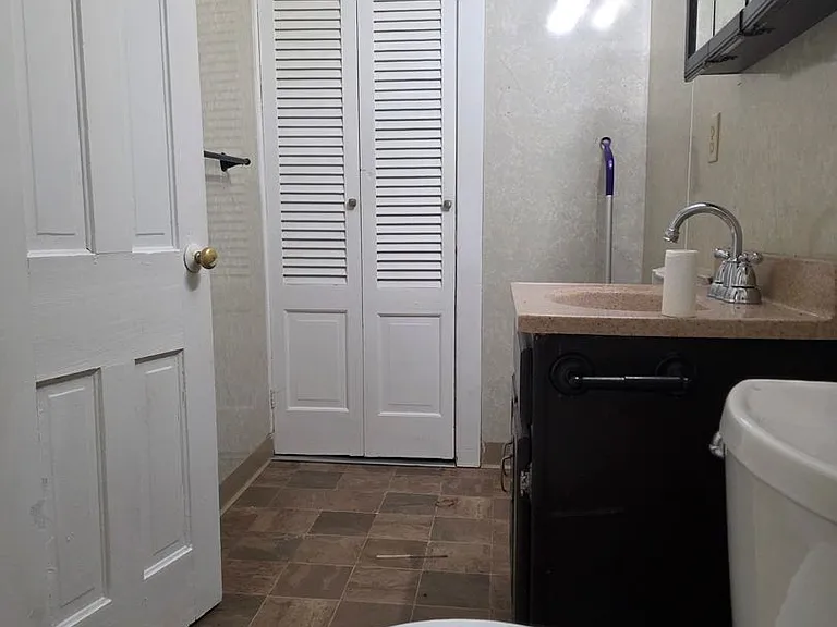 711 W Water St — Photo 11