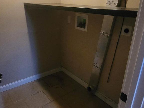 4th image of 290 La Salle Ct