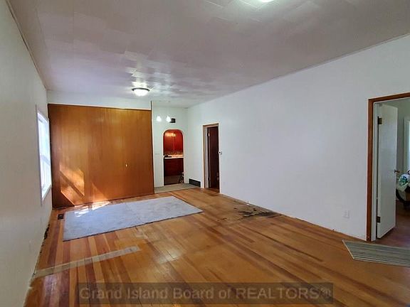 4th image of 108 West Ln