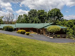 996 N Bluff Dr, New Kensington, PA 15068