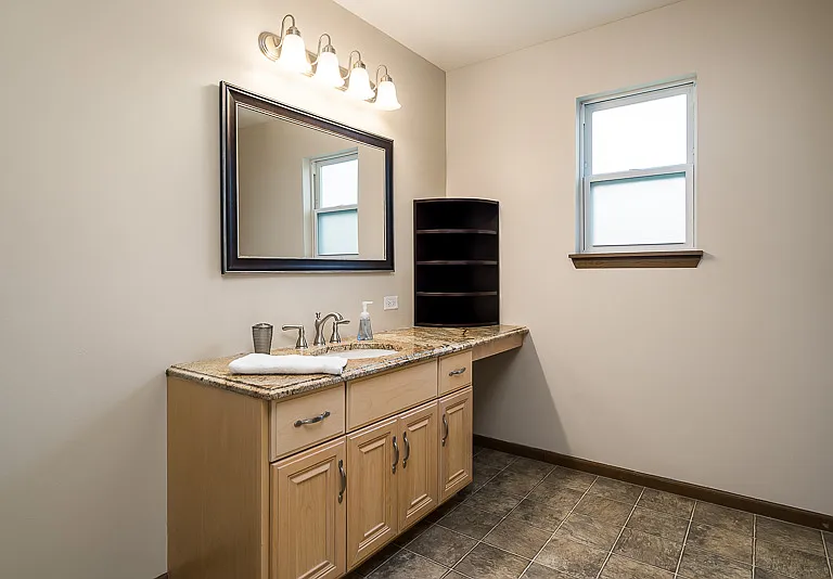 3093 Huntington Dr — Photo 6