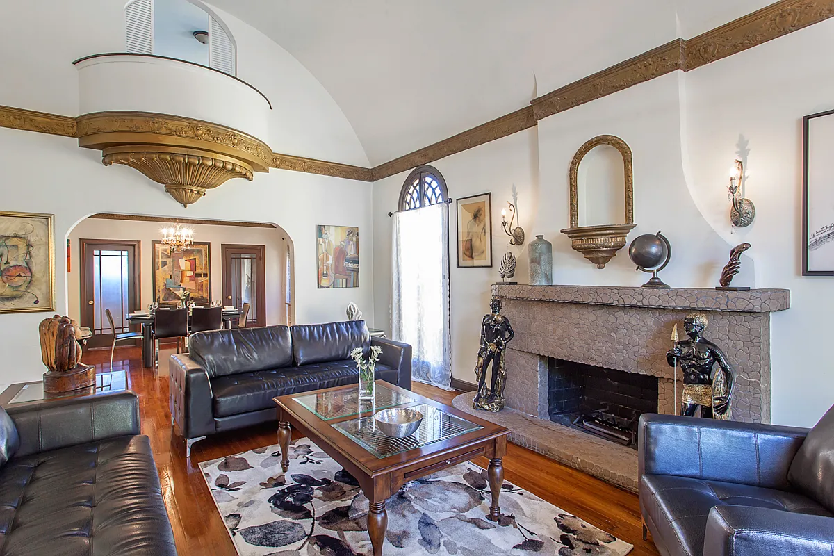 4 bed, 3.5 bath, 3936 sqft, $10,000 — Photo 4