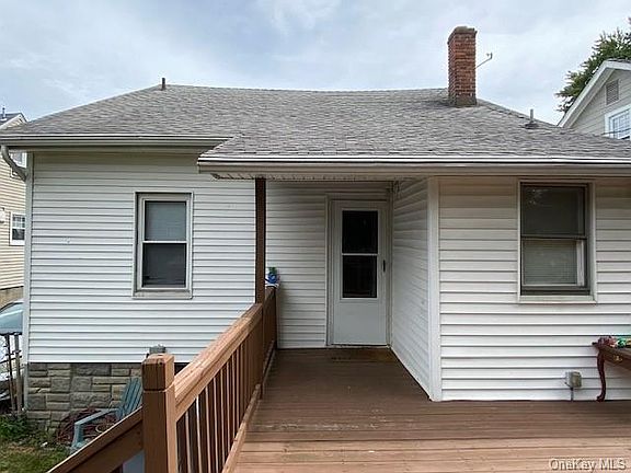 2nd image of 19 Roosevelt Pl