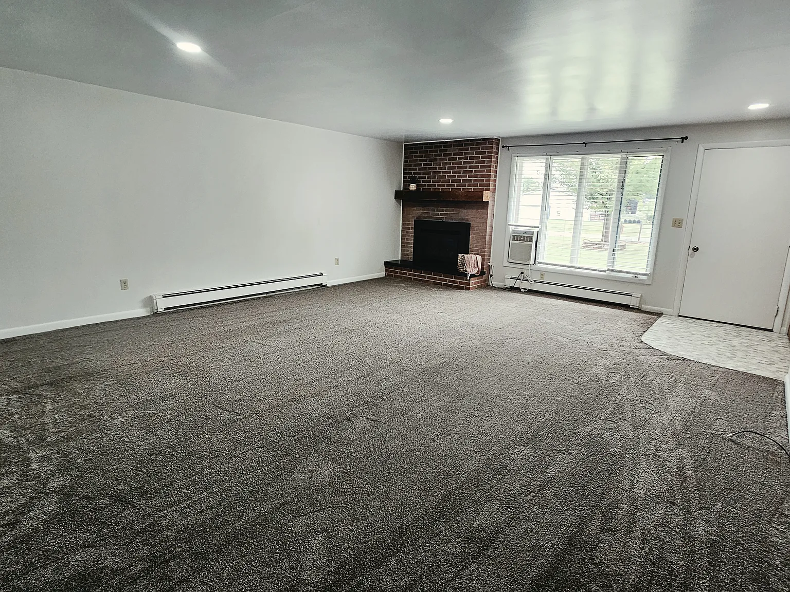 2 bed, 1018 sqft, $1,400 — Photo 2