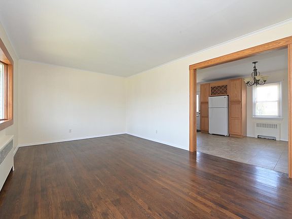 4th image of 341 Grand Blvd