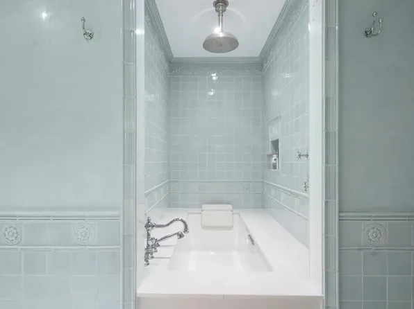 415 East 54th Street image 14 of 20