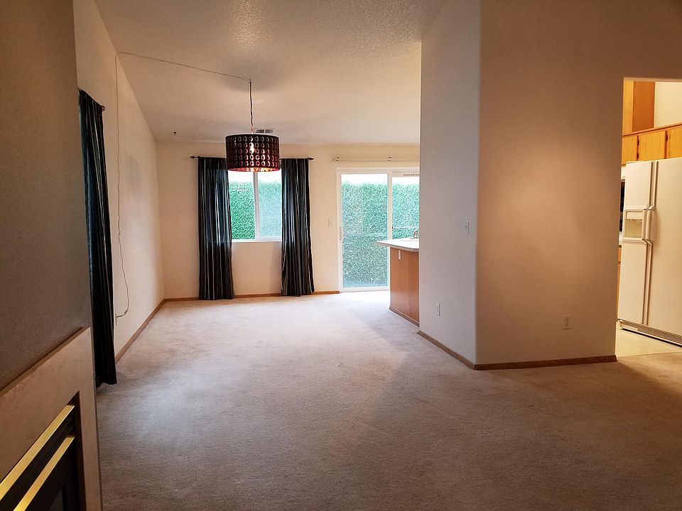 Open concept living, dining, and kitchen