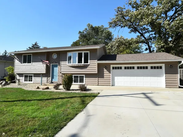 516 Pearl St, Zumbrota, MN 55992