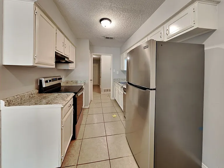 6204 Kelly Elliott Rd — Photo 3