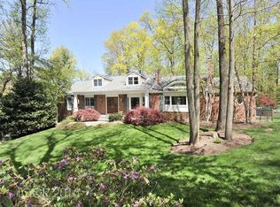 25 Aldbury Dr, Upper Saddle River, NJ 07458