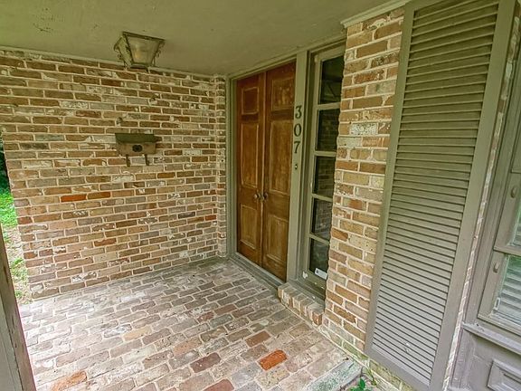 4th image of 307 Marguerite Rd