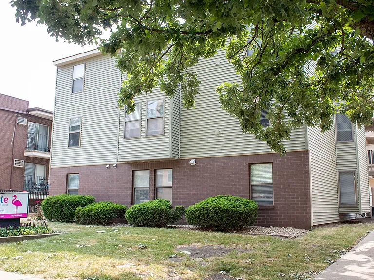 909 S Locust St — Photo 28