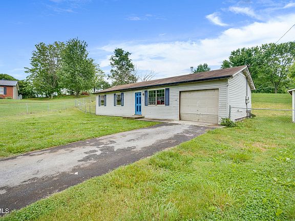 3rd image of 110 Colonial Hills Dr