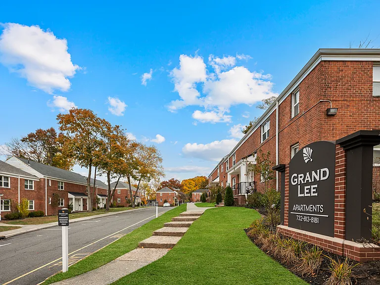Grand Lee Apartments — Photo 9