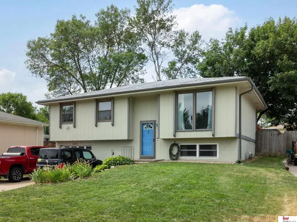 13111 Larimore Cir, Omaha, NE 68164