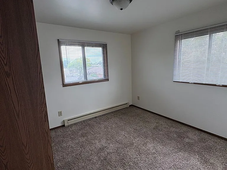Fox Point Square Apartments - 945 — Photo 9