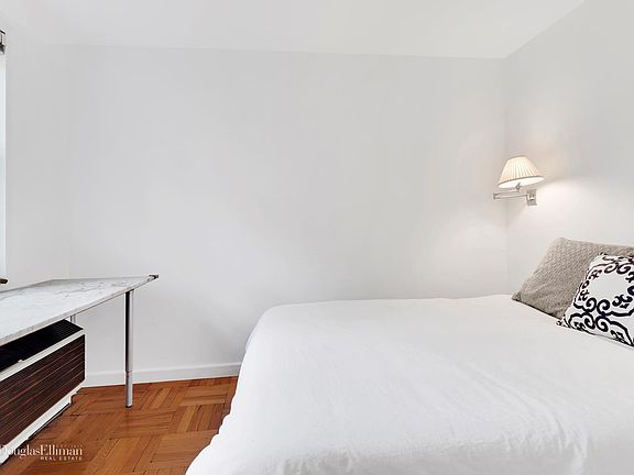 5th image of 30 W 60th St APT 4G