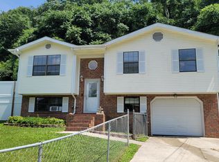 415 Watercress Dr, Rossville, GA 30741