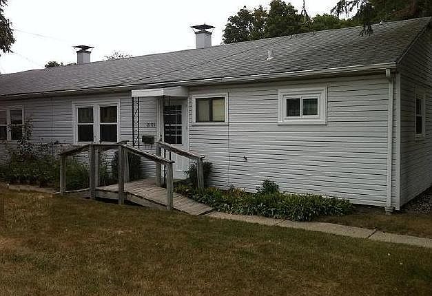 1st image of 2208 W Howard Ave #2208