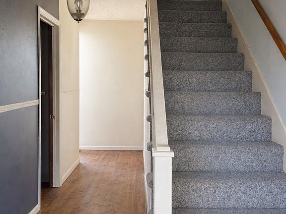 4th image of 16 Mallory Ln