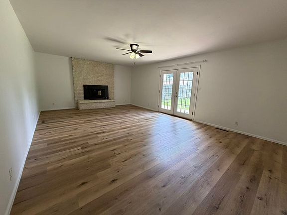 3rd image of 1239 E Carleton St