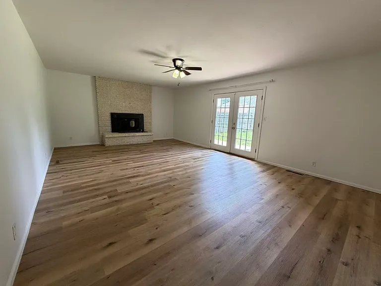 1239 E Carleton St — Photo 3