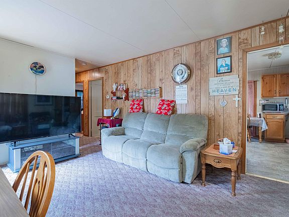 5th image of 28 E Broadmoor Dr