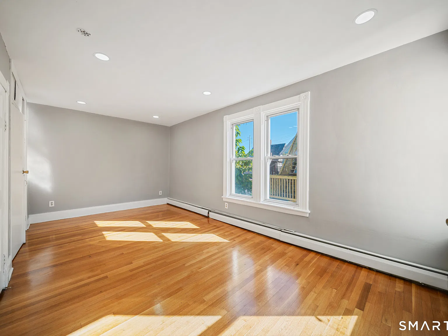 3 bed, 1.0 bath, 1250 sqft, $2,500 — Photo 4
