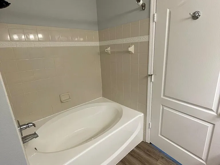 3018 Bonfire Beach Dr #21102 — Photo 11