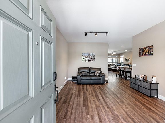 5th image of 947 Peach Blossom Way