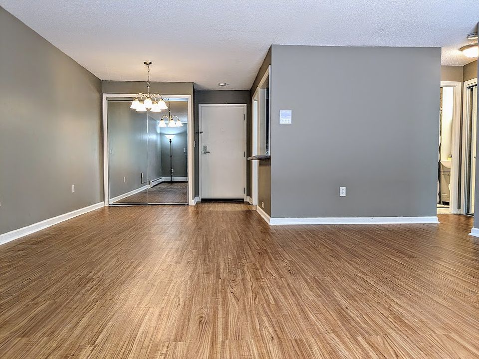 All Oak Allure floors throughout