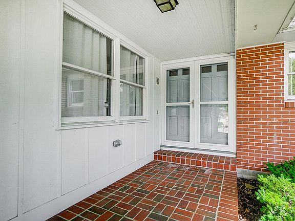 3rd image of 1080 Warren Dr