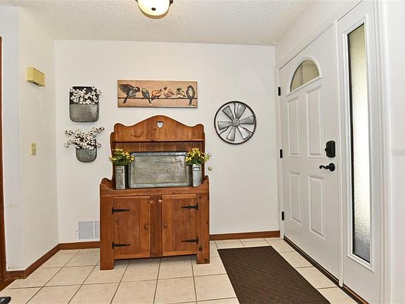 3rd image of 605 Silver Creek Dr
