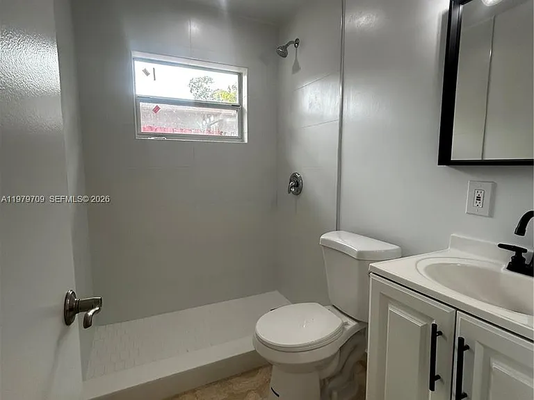 916 SW 10th St #1-3 — Photo 6
