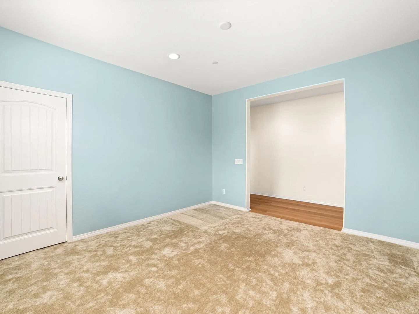Like-New SFD in Fontana located in cul-de-sac — Photo 4