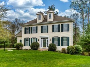 15 Churchill Pl, Avon, CT 06001