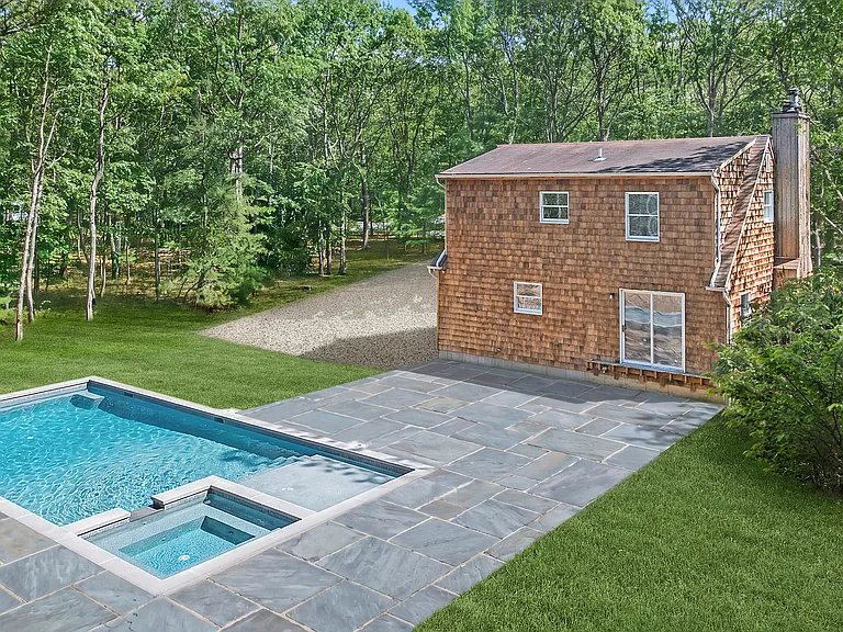15 Marion Ln — Photo 1